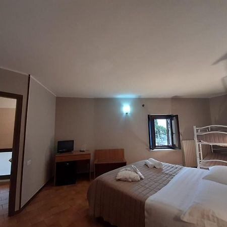 Hotel Touring Gardone Riviera Esterno foto
